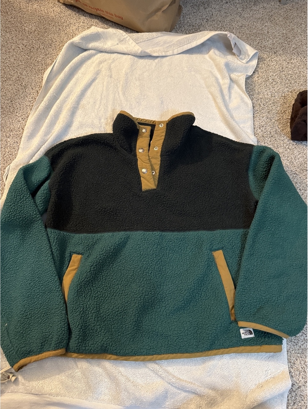 Vintage The North Face Women's Fleece Pullover Jacket Medium Green and Black